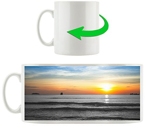 Stil.Zeit Malibu Beach Sunrise Water Sand schwarz/weiß, Motivtasse aus weißem Keramik 300ml, Tolle Geschenkidee zu jedem Anlass. Ihr Neuer Lieblingsbecher für Kaffe, Tee und Heißgetränke.