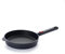 Woll Eco Logic QXR Guss-Flachpfanne - Induktiv -, Ø 24 cm, 5 cm hoch, mit abnehmbaren Stiel - Geeignet für alle Herdarten, PFAS-frei, Antihaft-Versiegelung, Aluminiumguss, backofenfest, schwarz