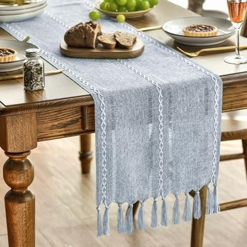 Artoid Mode Boho Staubiges Blau Landhausstil Quasten Tischläufer, Waschbar Tisch Dekoration Party Geburtstag Valentinstag Hochzeit Dekor 33x303 cm