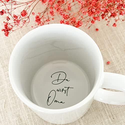 Tasse ”Du wirst Oma, 300 ml, weiß | Geschenk Becher zur Schwangerschaft Verkünden für Großeltern | Keramiktasse One Piece für Tee, Kaffee