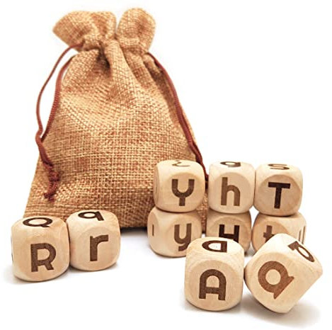 Set di 10 dadi creativi in legno da 20 mm, con 26 lettere maiuscole e 26 lettere minuscole incise su diversi dadi per insegnamento e visualizzazione