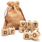 Set di 10 dadi creativi in legno da 20 mm, con 26 lettere maiuscole e 26 lettere minuscole incise su diversi dadi per insegnamento e visualizzazione