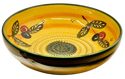 Kaladia - Reibeschüssel/Keramikhobel - ideal zum Gewürze reiben und Servieren von Gerichten - Motiv: Gelb mit Oliven - Durchmesser: 27 cm - handgemacht & handbemalt - Made in Spain