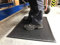 SOFT STEP Comfort | 2-lagige Anti-Ermüdungsmatte | PROFI Komfort-Arbeitsplatzmatte | gehärtete Oberfläche | 100% Vinylschaum | Texturiert 13mm hoch (120cm x 350cm, Schwarz)