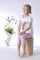 TonHan BB-13 Schaufensterpuppe Mädchen Kind. Hautfarbe sitzend schick modern. Modellierte Frisur