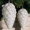 XL Christbaumanhänger Zapfen 2er Set - 23cm / 17 cm - Outdoor Tannenbaumzapfen für den Weihnachtsbaum - Christbaumschmuck zum Anhängen für Weihnachtsdeko - bruchfest (weiß)