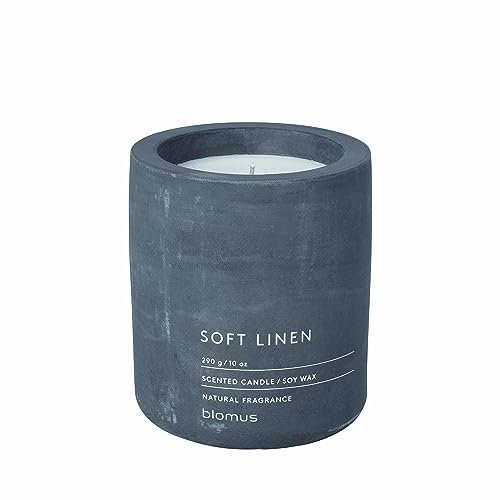 blomus -FRAGA- Duftkerze L aus Sojawachs, Magnet, hochwertiger Raumduft, charakteristische Beton-Optik, Duft SOFT LINEN, 55 h Brenndauer, rußarm (H / B / T: 11 x 9 x 9 cm, Farbe: Magnet, 65658)