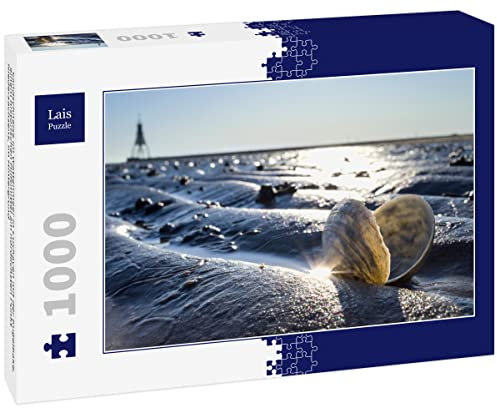 Lais Puzzle Sandschneise im Wattenmeer in Cuxhaven mit der Kugelbake, einem historischen Hilfsmittel am nördlichsten Punkt Niedersachsens, im Hintergrund 1000 Teile