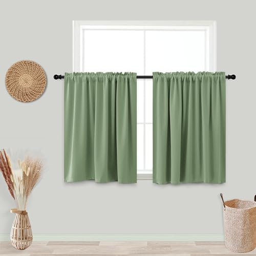 KOUFALL Lot de 2 Rideaux occultants Courts avec Passe-Tringle pour Petites fenêtres de Salle de Bain, 86,4 x 61 cm de Long, Vert Sauge