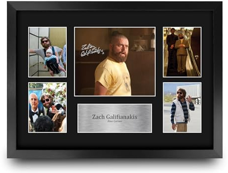 HWC Trading Zach Galifianakis The Hangover Geschenke Geducktes Signiertes Autogramm Fotodisplay für Fans von Film Memorabilien - A3 Gerahmt