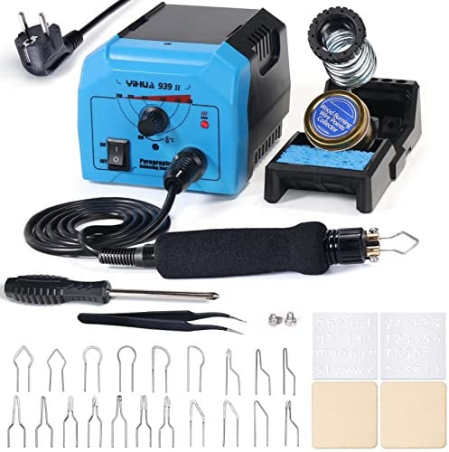 YIHUA 939-II Kit Stazione per Pirografia su Legno con Penna per Pirografia Regolabile a Temperatura, Impugnatura Morbida, 20 Punte in Filo, 2 Stencil, Supporto Sicuro EU Plug (4 Pezzi di Legno)