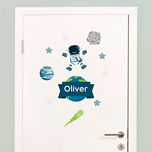Klebekerlchen® Türaufkleber personalisiert mit Name – Wandtattoo Kinderzimmer & Babyzimmer deko – selbstklebende Wandsticker - Weltraum blauer Astronaut