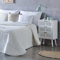 WANDERLUST DECO Mesita de Madera y Rejilla Lacado en Blanco con Tres Puertas