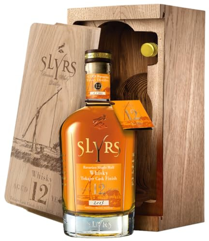 SLYRS Single Malt Whisky 12 Jahre | Tokajer Cask Finish | 0,7 l + 5 cl. Miniatur im Eichenblock