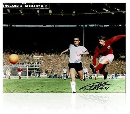 Exclusive Memorabilia Geoff Hurst Signed England Football Photo: 1966 World Cup