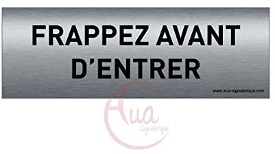 AUA SIGNALETIQUE - Plaque de porte Aluminium brossé imprimé AluSign Texte - 150x50 mm - Double Face adhésif au dos (Frappez avant entrer)