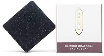 BINU Bamboo Charcoal Facial Soap | Gesichtsseife für unreine & fettige Haut | vegan | 100% natürlich | Schwarze Seife gegen Akne & Mitesser | handgemachte Aktivkohle Seife