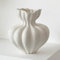 Deko Vase, Weiß Keramikvase 25 cm Hoch mit Kürbiselemente für Pampasgras, Trockene & Zweige - Moderne Blumenvase für Wohnzimmer, Esstische, Eingangsregal & Hochzeiten
