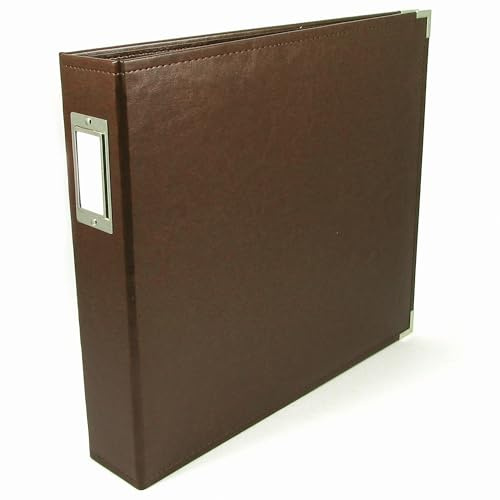 We R Makers Ordner 30,5 x 30,5 cm – Kunstleder Ringordner Dark Chocolate (Dunkelbraun) – Inkl. Randbeschützer, Etikett & 5 Einsteckhüllen – Fotoalbum, Scrapbooking & Journaling
