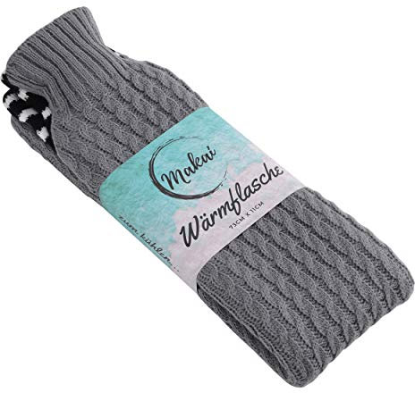 Makai premium Wärmflasche extra lang Schlauch mit Strickbezug für Bauch Füße Rücken Nacken zum Entspannen 2 Liter Wärmekissen kuschelig Modell 2023 deutsche Marke mit gratis Wechselbezug