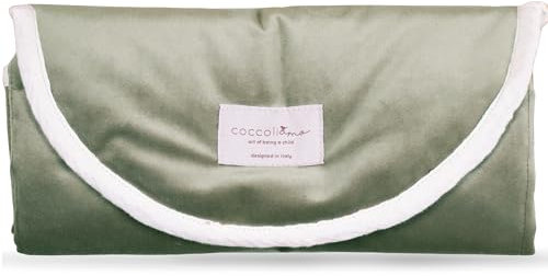 COCCOLIAMO – Tragbare Wickelunterlage für Neugeborene – Wickelunterlage für unterwegs - kompakte Wickelauflage 50x70 cm faltbare Unterlage zum Wickeln, 100% natürliche Baumwolle, Olivgrün.