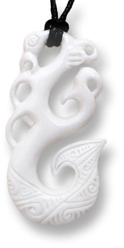 ISLAND PIERCINGS Handgefertigter, Organischer Maori Anhänger Manaia Design inkl. Band PB026