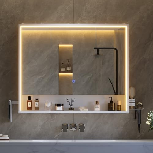 mojiasion 3-türiger Badspiegelschrank 80 cm breit mit LED-Beleuchtung, Steckdose & Touch-Sensor, 3 Lichtfarben dimmbar – inkl. Föhnhalter, Handtuchhalter & 4 verstellbaren Einlegeböden – Weiß