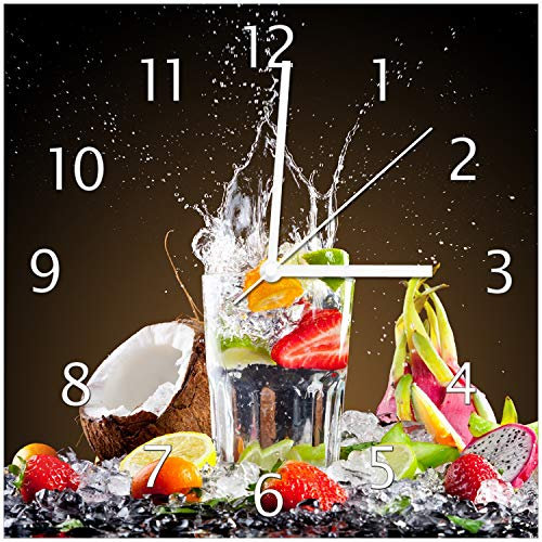 Wallario Design-Wanduhr Tropische Früchte in einem erfrischenden Drink aus Glas, Motiv-Uhr Größe 30 x 30 cm, weiße Zeiger