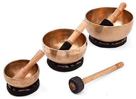 Bodhi Tibetische Klangschalen Ø 11 + 15 + 19 cm | Handgefertigtes Klangschalen Set inkl. Kissen & Klöppel | Singing Bowls aus Indien | Ideal als spirituelles Geschenk | Meditationszubehör aus Bronze