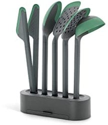 Lékué Set 5 Utensilios de cocina (Cuchara, Cucharón, Espátula, Espumadera y Pinzas) con base, Colección Essential