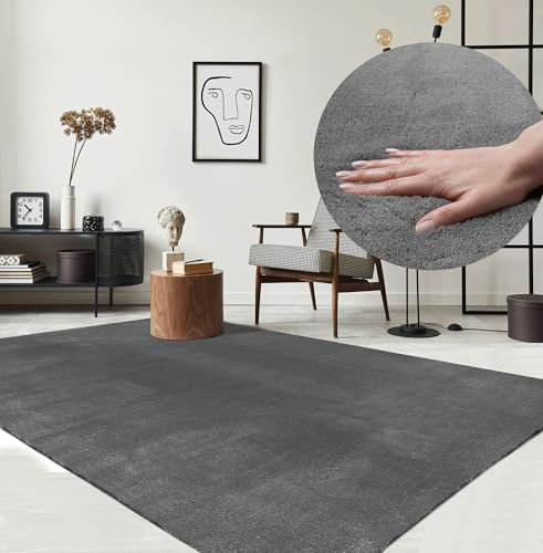 the carpet Relax kuscheliger Kurzflor Teppich, Anti-Rutsch Unterseite, Waschbar bis 30 Grad, Super Soft, Felloptik, Anthrazit, 120 x 160 cm