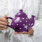 City to Cottage® Tetera de Cerámica con Diseño de Lunares en Morado y Blanco Hecha a Mano para dos.