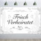 DPKOW Groß Frisch Verheiratet Banner für Hochzeit Dekoration, Mr und Mrs Banner für Garten Terrasse Wand Deko, Just Married Hintergrund 185 * 110cm