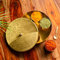 ExclusiveLane Indische Gewürzboxen aus Messing, Blumenmuster, handgeätzt, für Küche, Masala Dabba mit Löffel (7 herausnehmbare Behälter, 40 ml) – indische Gewürzbox, Masala-Box, Masala-Daani, Namak,