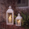 Lights4fun Weiße Metall-Laterne inkl. TruGlow® LED-Kerze mit flackernder LED-Flamme und Timer für Innen & Außen Garten Balkon Dekoration Windlicht Laternen Vintage Wetterfest 26 cm & 40 cm