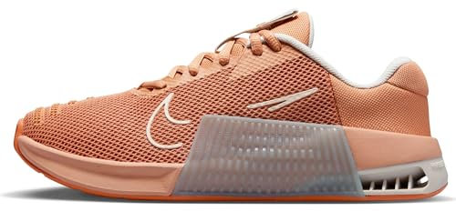 NIKE Damen W Metcon 9 Sneaker, Amber Brown/Guava Ice-Light Bone, 44 EU