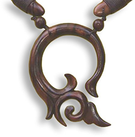 Island Piercings Edle Halskette aus Holz mit Anhänger im Maori Design längenverstellbar N110
