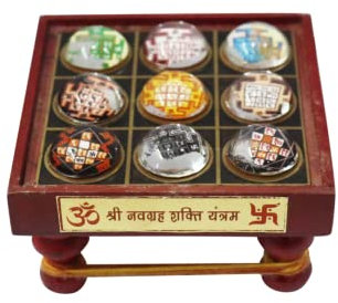 LAKSHMI'S EAGLE Handgefertigter Kleiner Tisch aus Holz für Puja Chowki Tisch Shri Yantra Metall Sammlerfigur Pooja Tisch Statue Hindu Tempel Dekoration Religiöse Geschenke, Rot