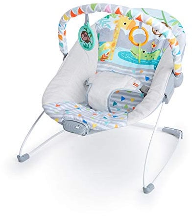 Bright Starts, Babywippe Babyschaukel Safari Fun mit Beruhigenden Vibrationen, Spielbogen mit 2 Spielzeugen, 3-Punkte-Gurt Sitz, Maschinenwaschbares Sitzpolster, ab der Geburt bis 9kg