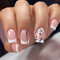 JUSTOTRY 24 Pièces De Fausses Ongles Carrées Courtes avec Fleurs, Ongles Collants avec Motifs Français Blancs, Fausses Ongles en Forme de Feuille Moyennes Collantes pour Femmes