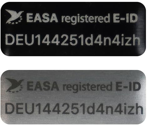 Flying Drone – e-ID Drohnen-Kennzeichen 20x8 mm für DJI NEO & DJI weitere Modelle | Feuerfeste Drohnen Plakette | In Schwarz oder Silber | Aluminium-Plakette mit EASA-Vogelsymbol