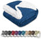 Gräfenstayn® Dicke Kuscheldecke flauschig & super weich - warme Sherpa-Fleecedecke in Lammfell-Optik als Wohndecke, Tagesdecke & Sofadecke - Überwurf Decke Sofa & Couch (Blau 240x220)