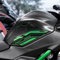 Resin Bike Adesivi Moto Compatibile con Kawasaki Z650 2024. Protezioni Laterali Serbatoio da Urti e Graffi. Adesivi Resinati con Effetto 3D Made in Italy