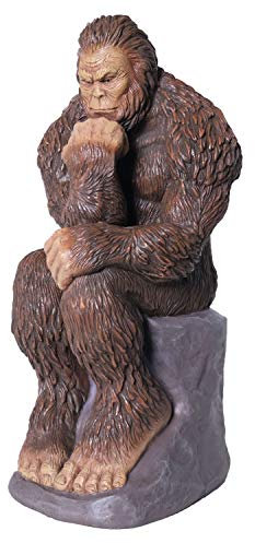 BELLA HAUS DESIGN Bigfoot Thinker Statue de jardin – Sculpture décorative Yeti Sasquatch pour patio, terrasse, bureau, extérieur – Résine colorée (30,5 cm)