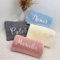 Gestickter Name Baby Decke - Personalisierte Weiche Atmungsaktive Baumwolle Gestrickte Decke für Bad, Kinderwagen, Neugeborenes Geschenk