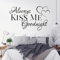 Always Kiss Me Goodnight – Love Zitat Aufkleber [mittel] [Schwarz]