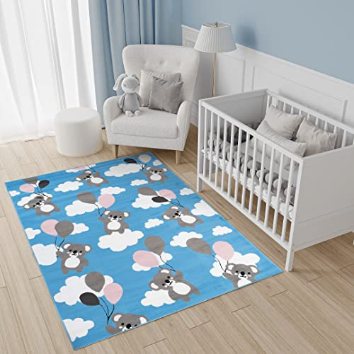 TAPISO Pinky Teppich Kurzflor Blau Weiß Grau Mehrfarbig Modern Koala Bär Teddy Design Kinderzimmer Kinderteppich ÖKOTEX 200 x 300 cm