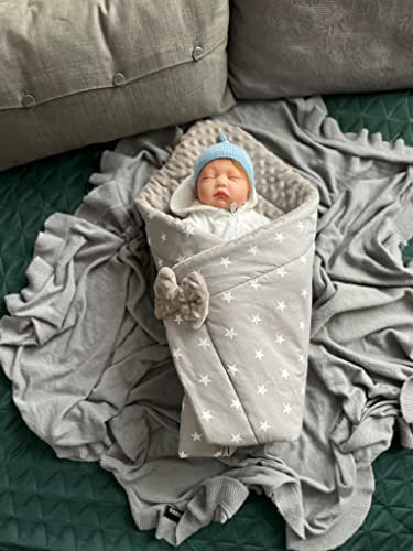 LOOLAY® Einschlagdecke für Baby Minky Babyhörnchen + Schmetterling-Kissen Winter Fußsack Babydecke Steckkissen für Babyschale Hörnchen Decke für Kinderwagen 75x75 cm (Sternchen grau/Minky grau)