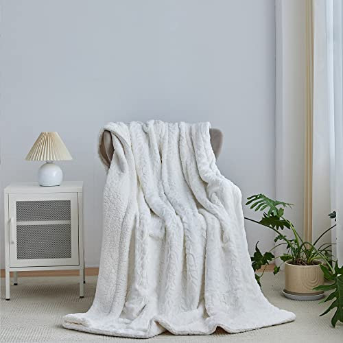 Wajade Kunstfelldecke – Sherpa Schafdecke – Comfort Luxuriöse Flauschige Kuscheldecke – weiche Decke für Couch und Bett – 130 x 160 cm – Cremeweiß