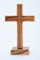 Handgefertigtes, freistehendes,Wandbehang, Olivenholz, einfarbiges Kreuz (16.3 cm), Holz-Tischkreuz, Tischaltar-Holzkreuz stehend aus dem Heiligen Land,von Olive Wood Gifts Shop